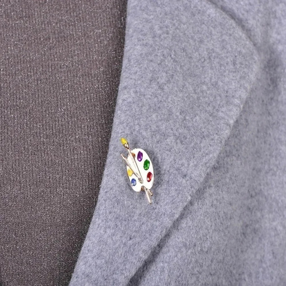 VQ Artist Palette Brooch - Picture 4 of 8